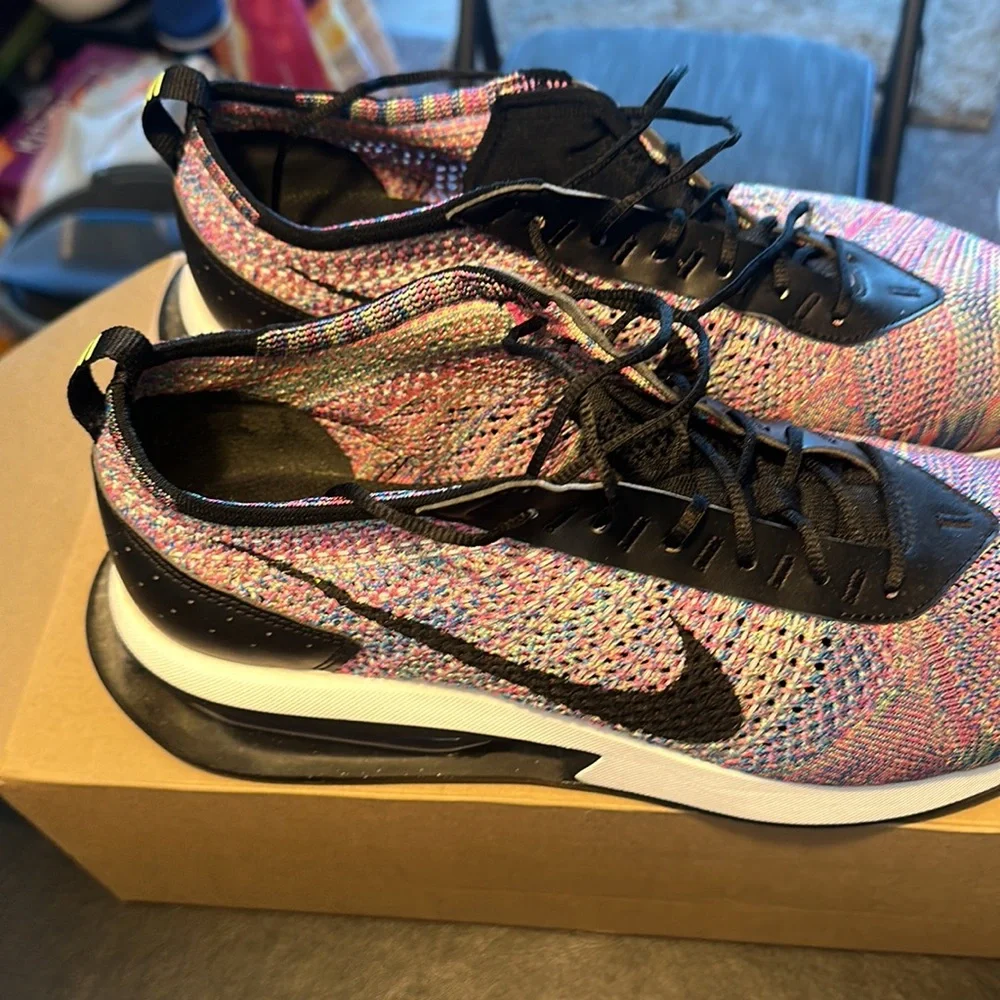 Air Max Flyknit Racer - Picture 3 of 4